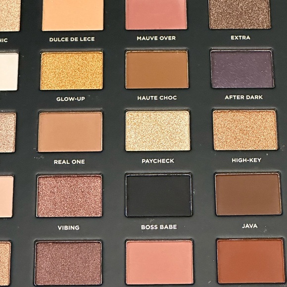 5 for $25 item ๐บ Iconic London Booming and Gleaming Eyeshadow Palette - Picture 5 of 5